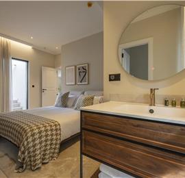 Selection of 5 bedroom seafront villas with heated pool on Ciovo near Trogir, sleeps 10